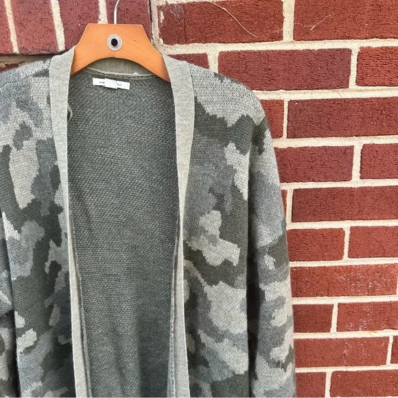 4/$20 American Eagle Sweater Cardigan - Picture 3 of 3